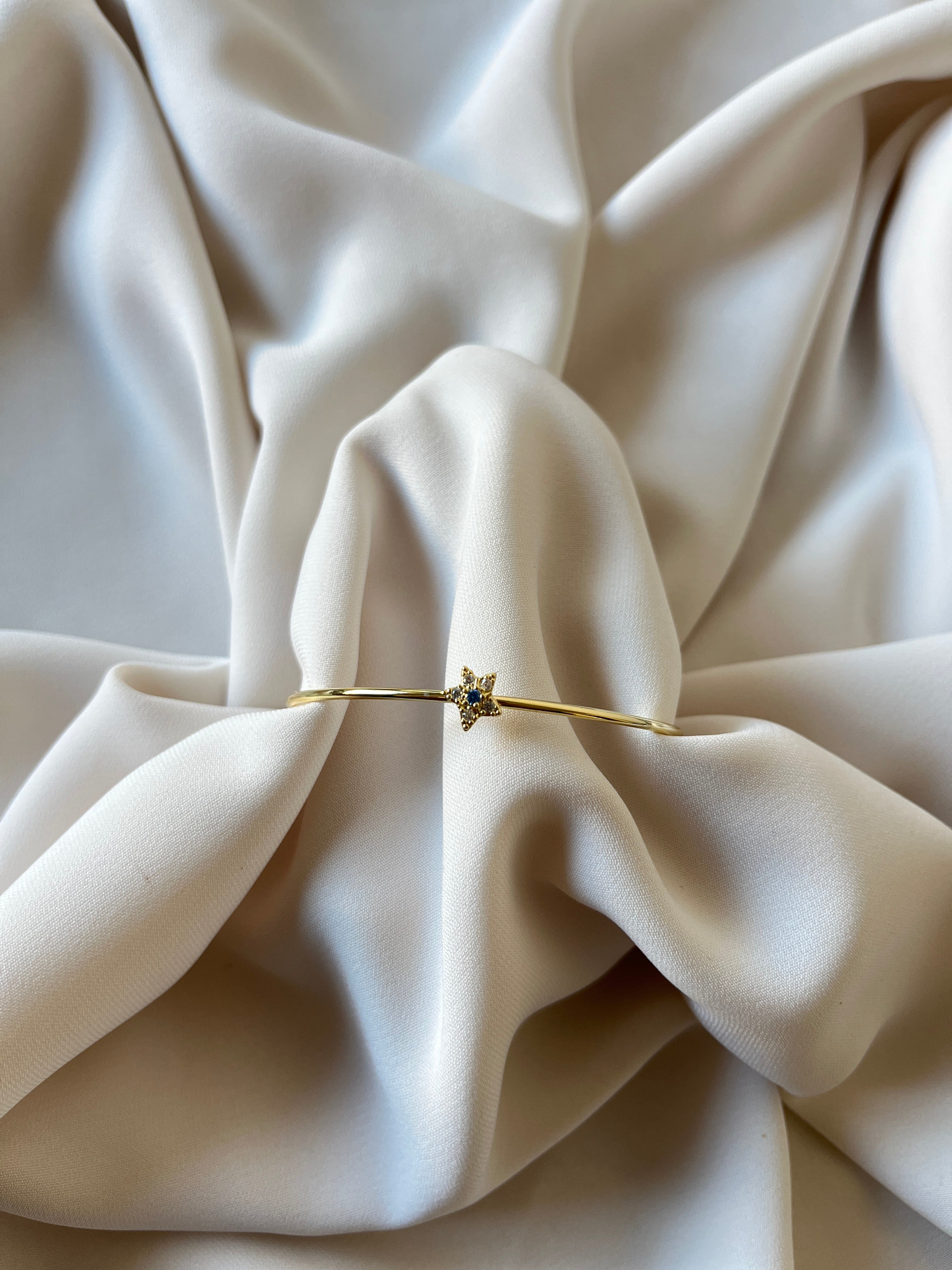 Yıldız Mu Bileklik