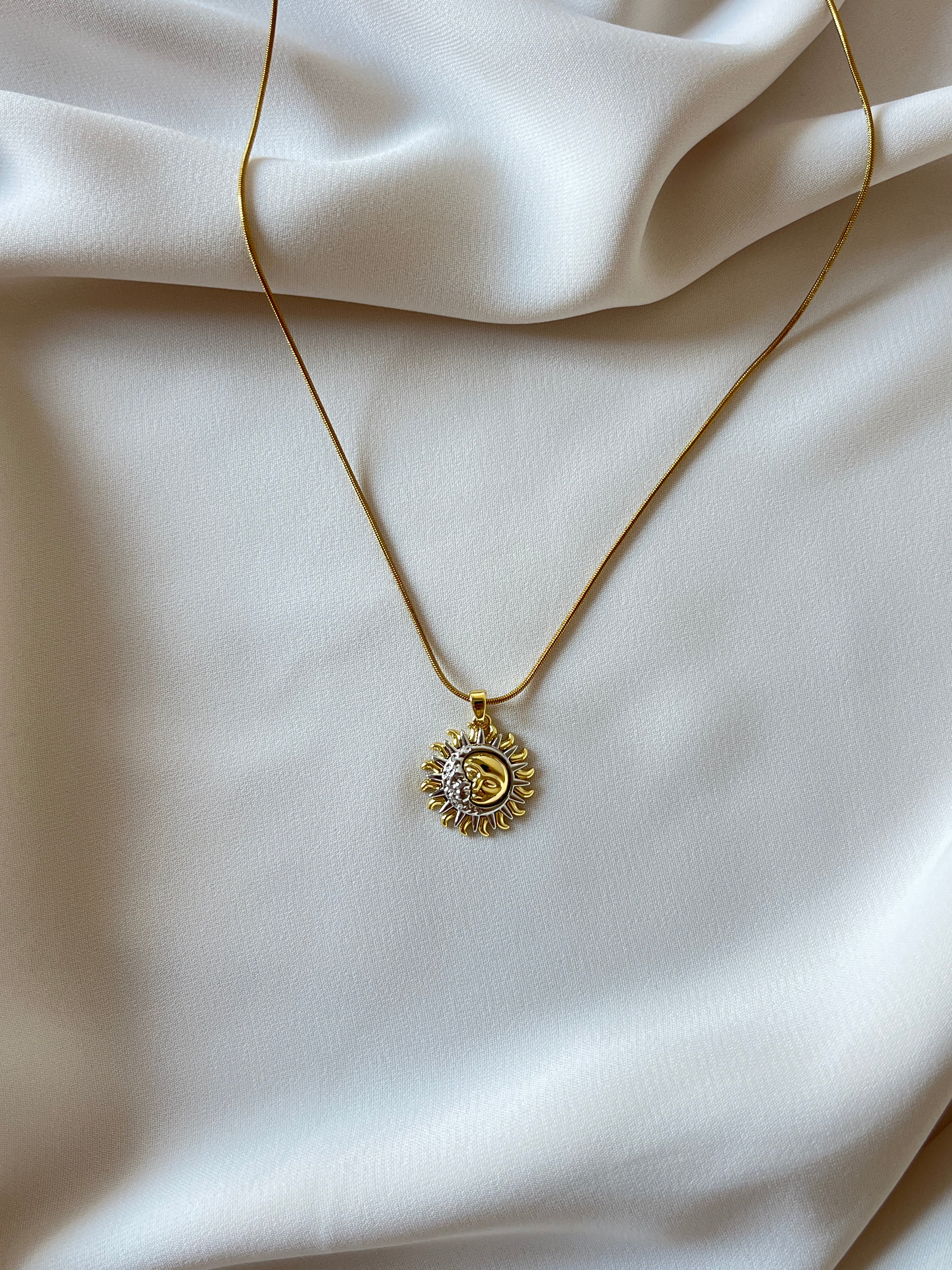 Güneş Kavuşum Kolye
