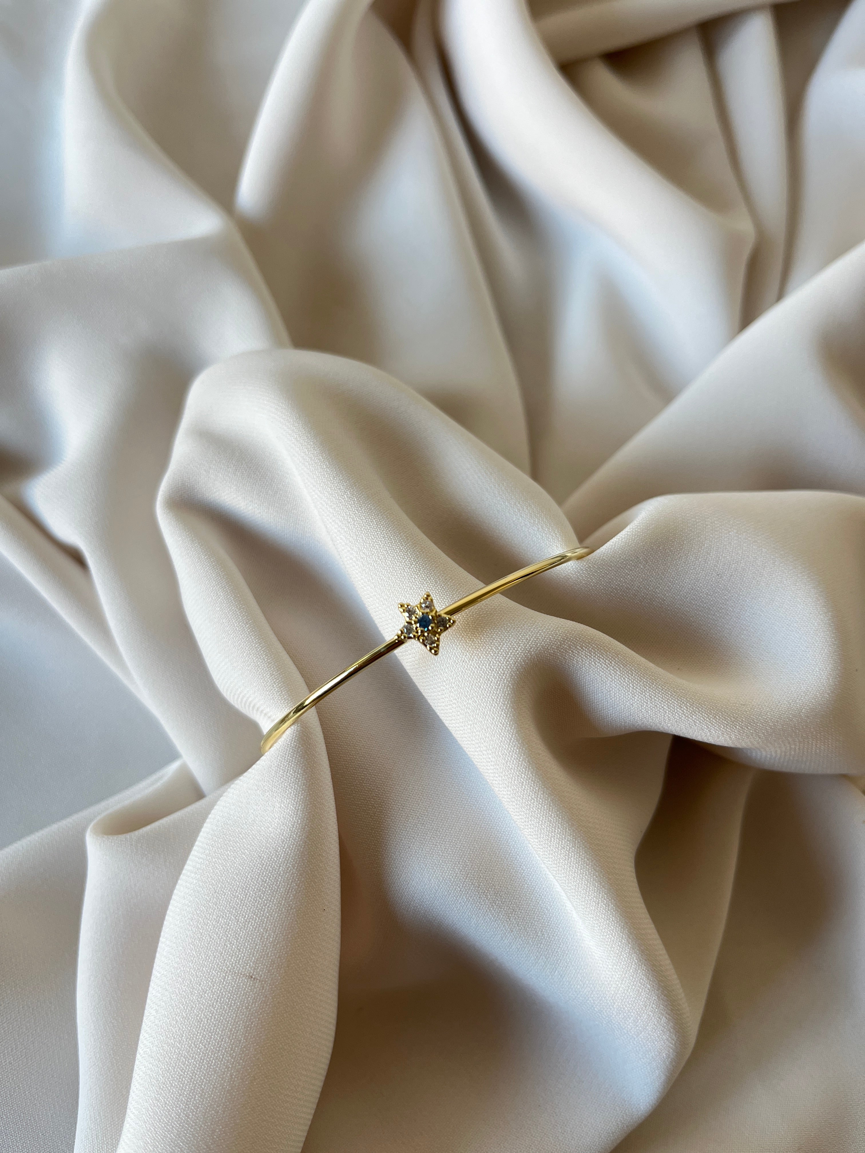 Yıldız Mu Bileklik