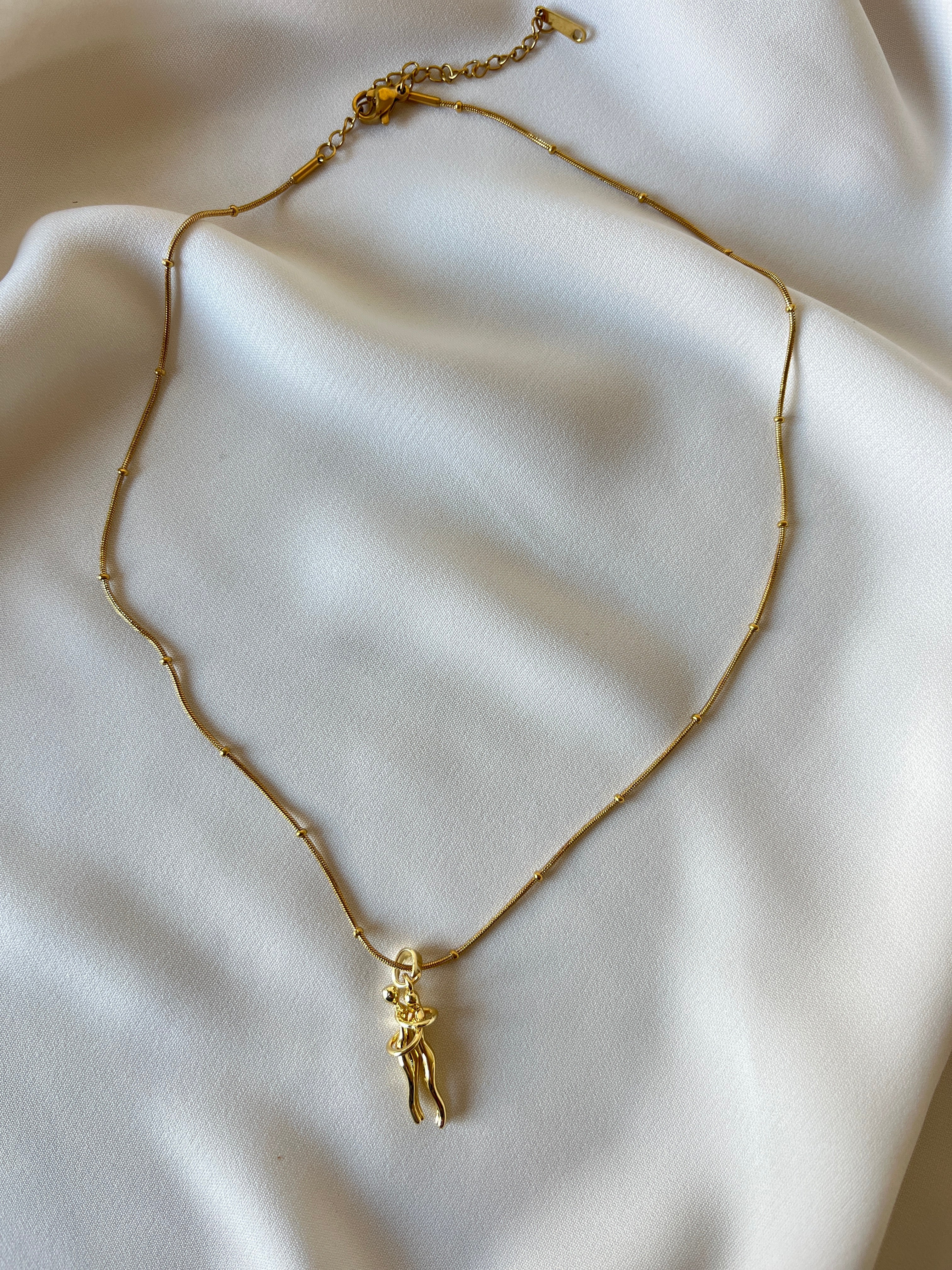 Sarılan Çift Kolye