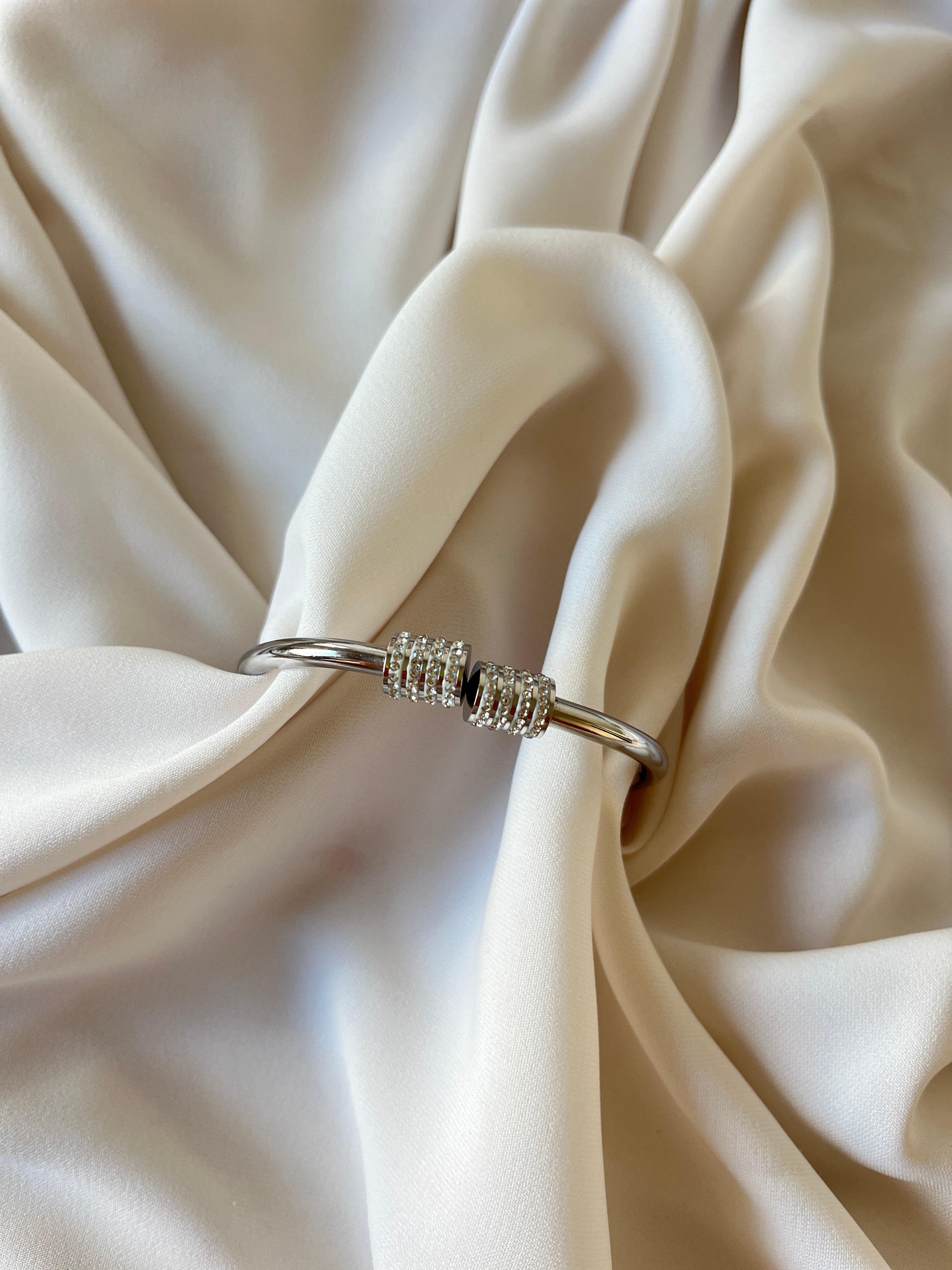 Sarmal Taş Kelepçe Silver