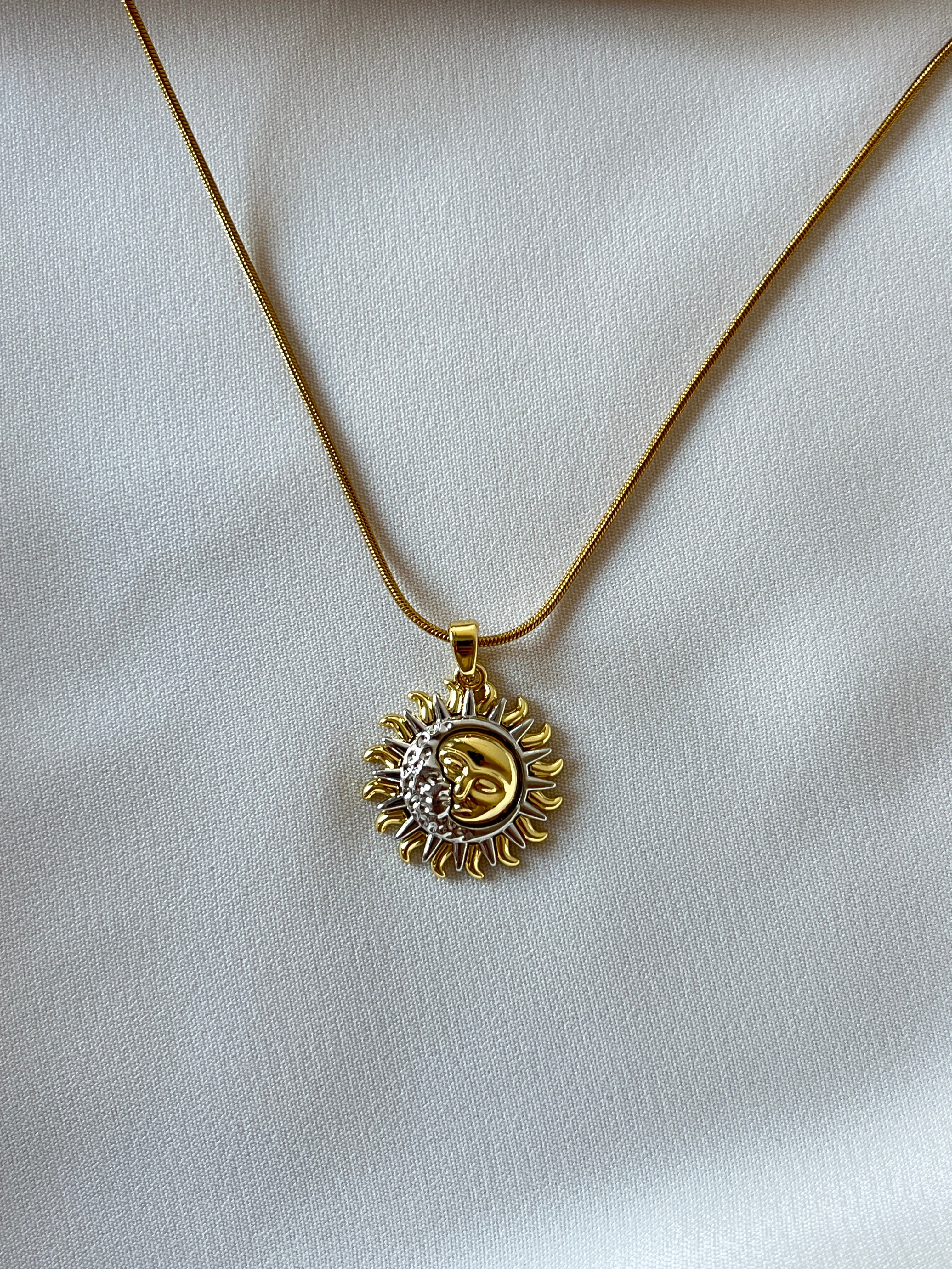 Güneş Kavuşum Kolye