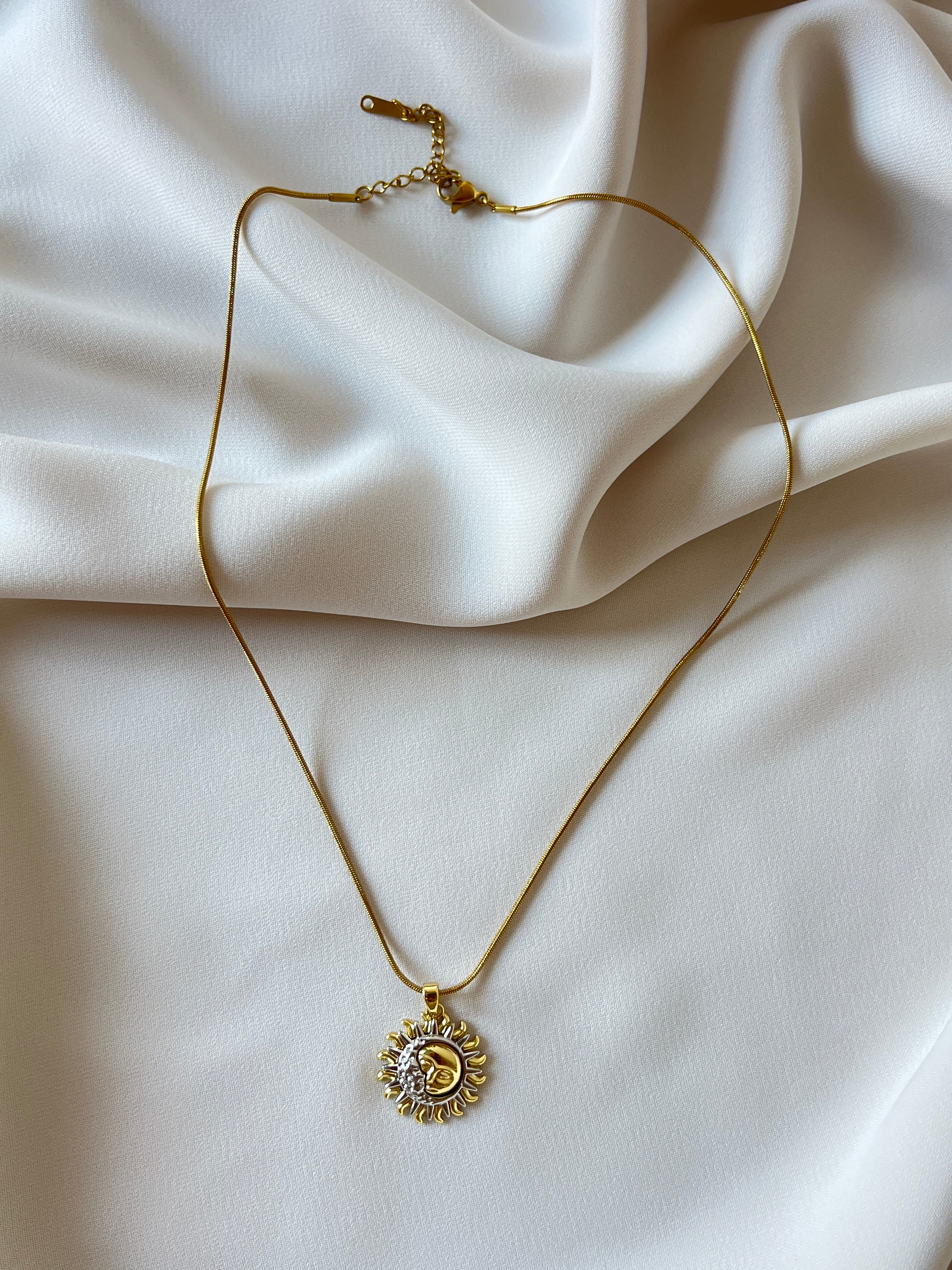 Güneş Kavuşum Kolye