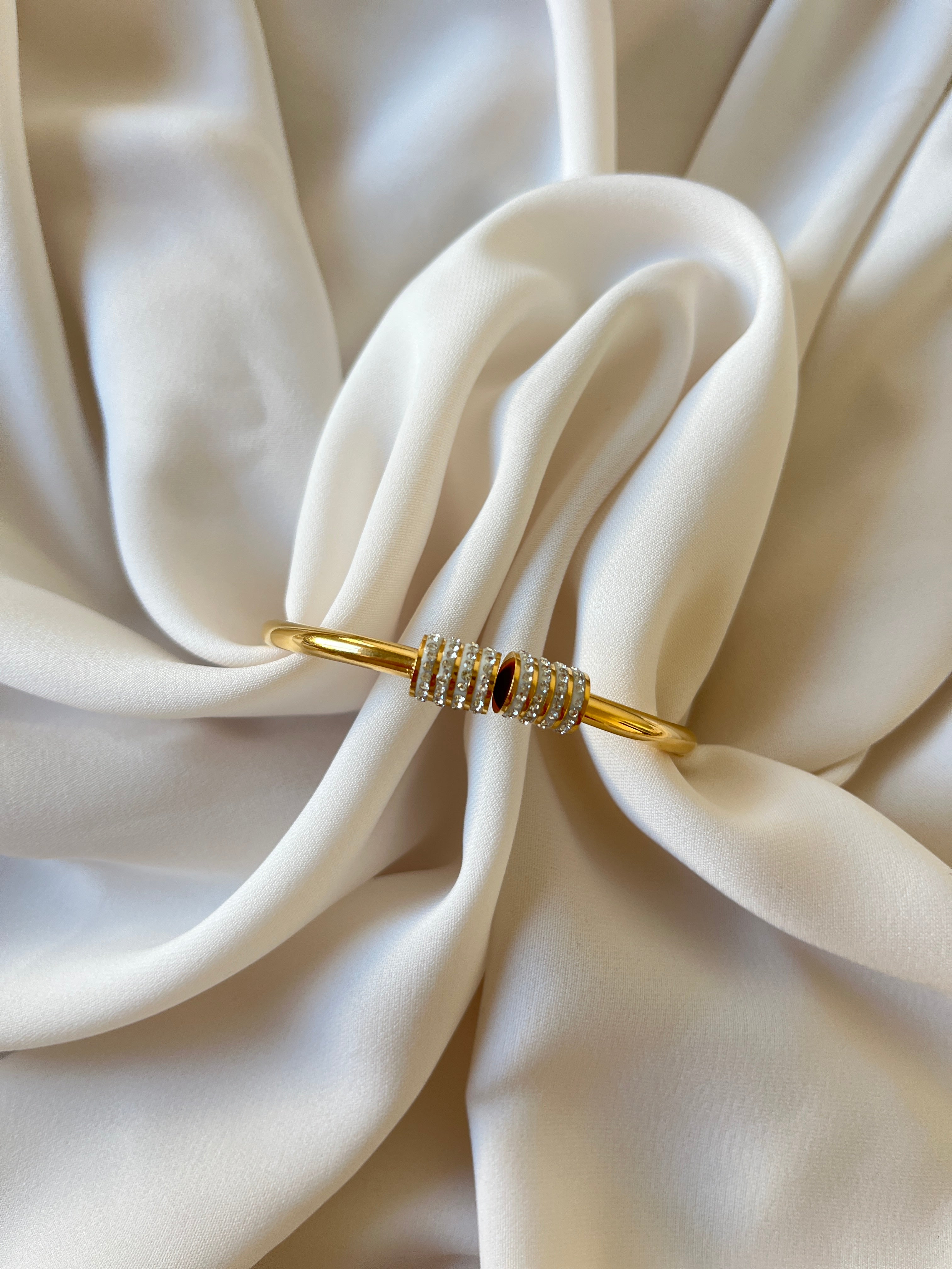 Sarmal Taş Kelepçe Gold