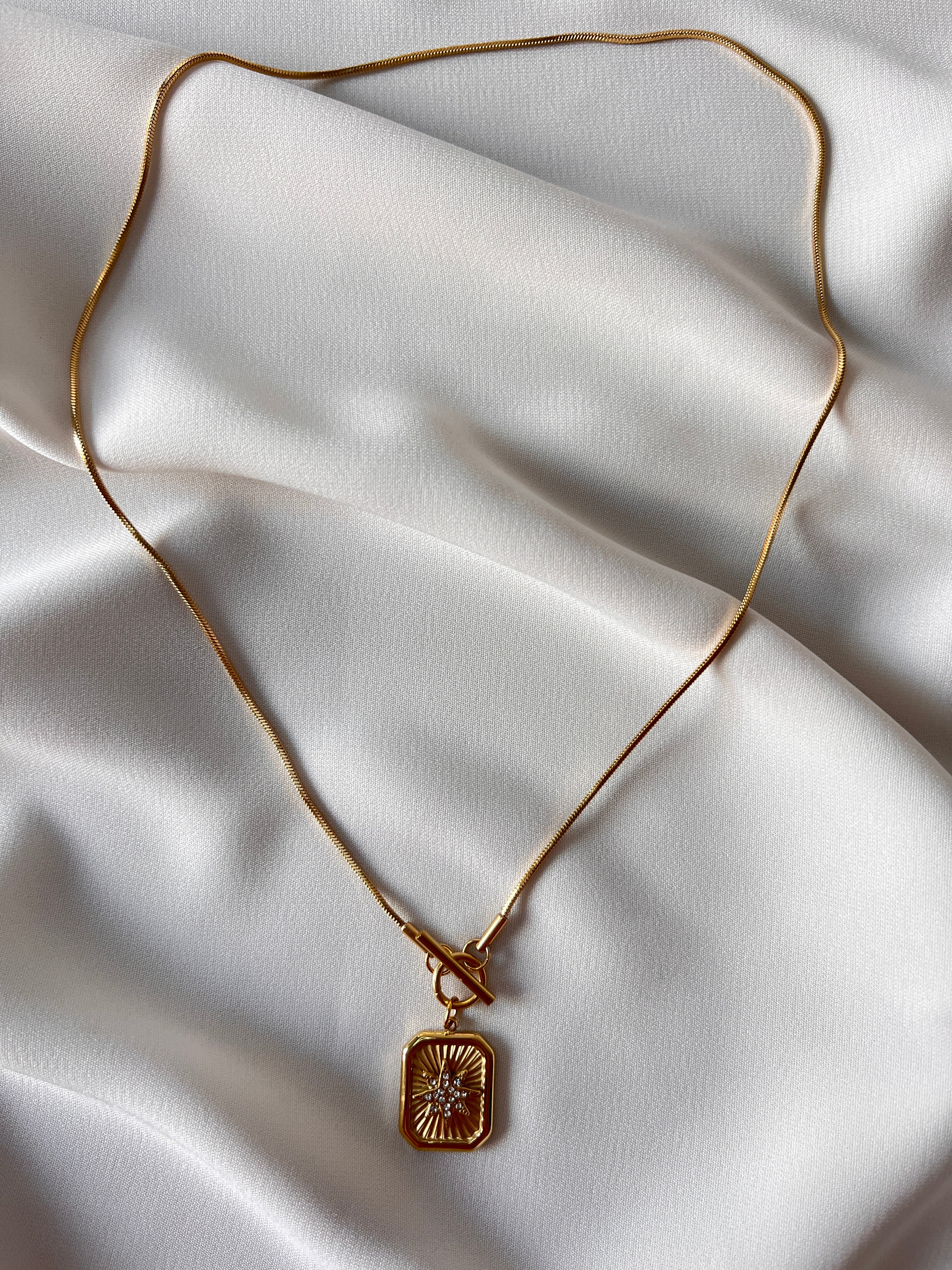 Manifo Yıldız Kolye