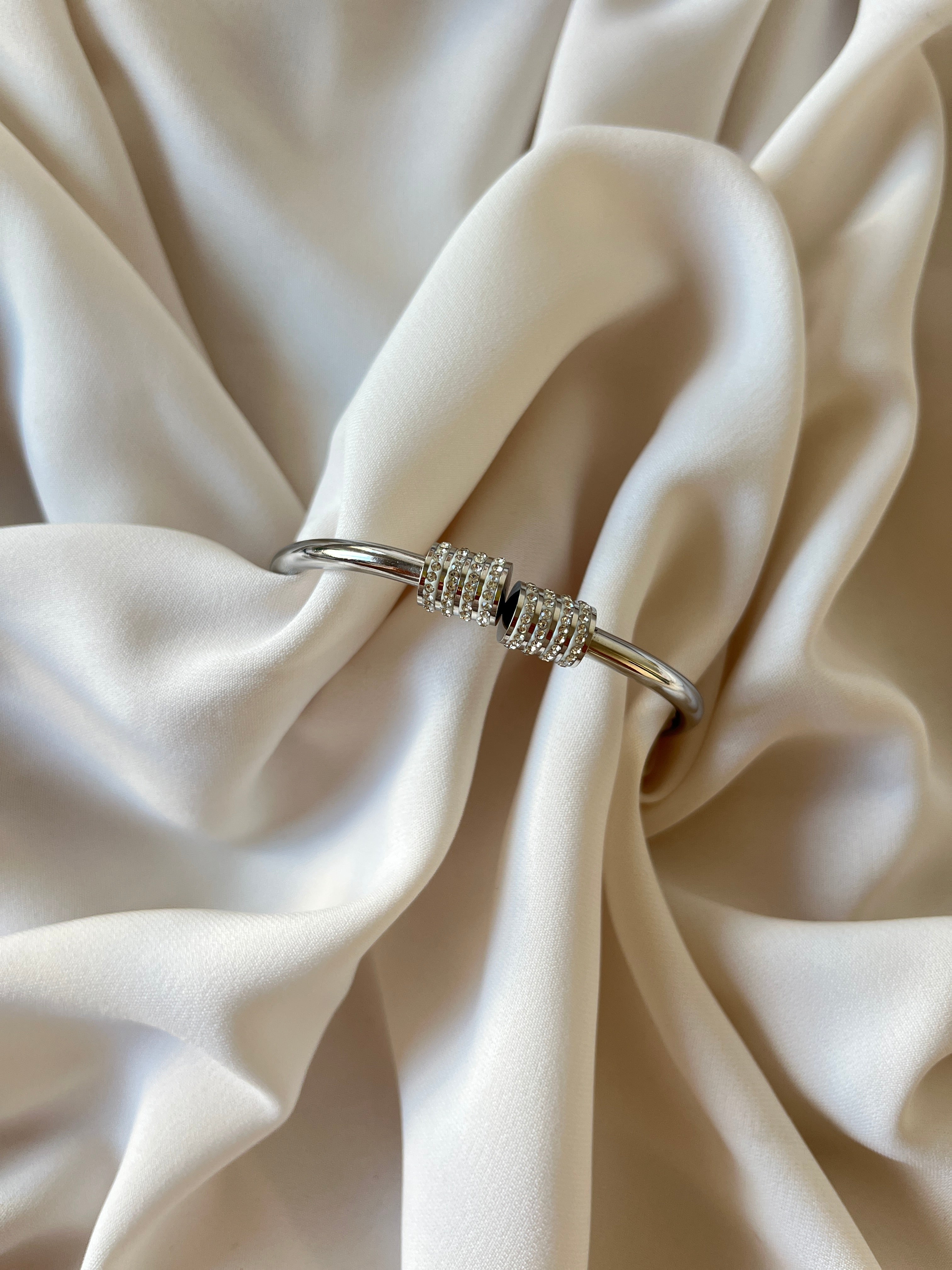 Sarmal Taş Kelepçe Silver